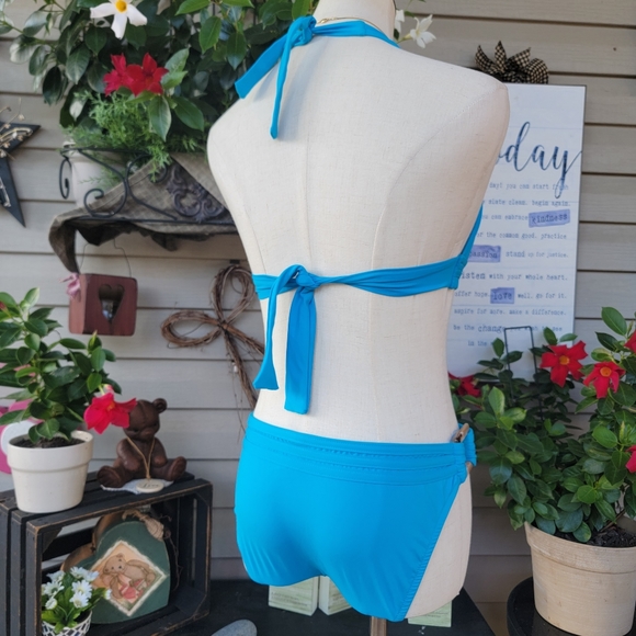 V M ♡ NWOT Absolutely Gorgeous 2pc Cerulean Blue Halter Bikini Swimsuit S - Picture 17 of 17